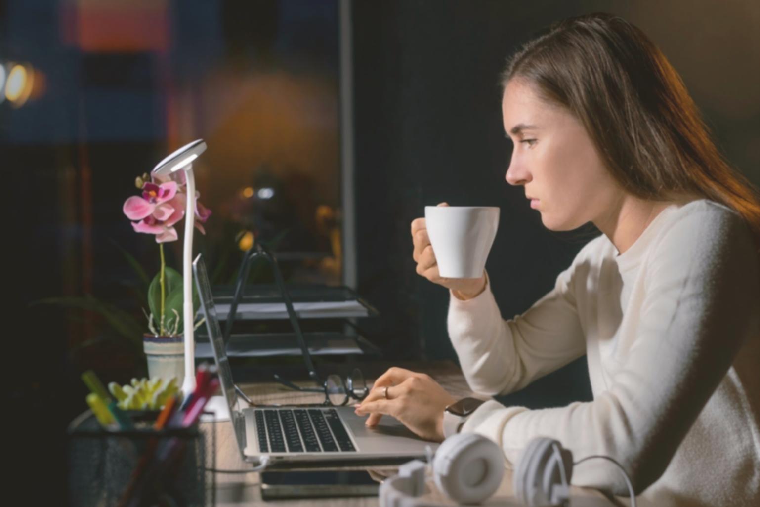 Teilnehmende beim gemeinsamen Lernen im Finanzprogramm